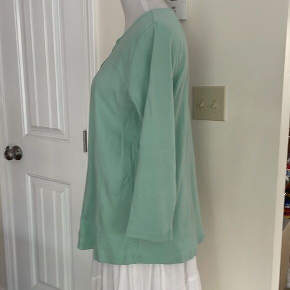 Mint green 3/4 sleeve top with bubble accent on front size women’s medium - Picture 5 of 7